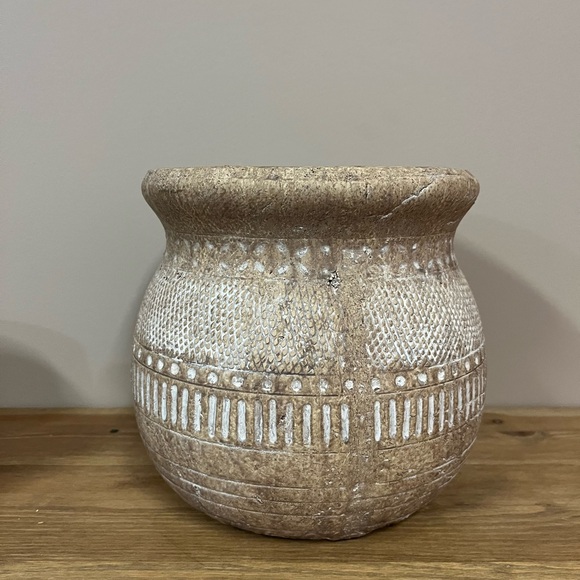 Rustic Urn Style Planter - Picture 1 of 3